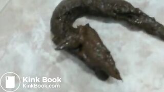 Latina MILF pee and pooping