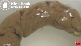 Japanese girls shitting (2/3)