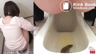 Japanese girls shitting (2/3)