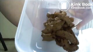 female poos