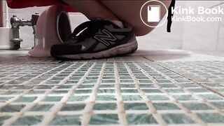 Korean girl pooping - video 31