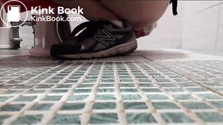 Korean girl pooping - video 31