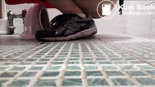 Korean girl pooping - video 31