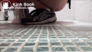 Korean girl pooping - video 31