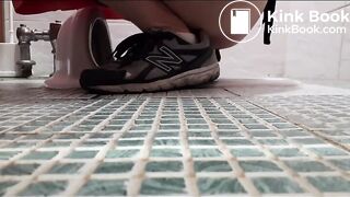 Korean girl pooping - video 31
