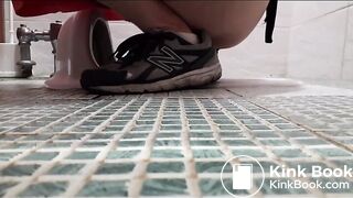 Korean girl pooping - video 31