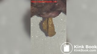 sexy chinese girl pooping - video 2