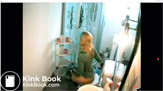 Blonde poo - video 2