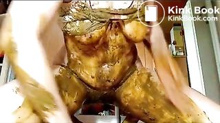 Girl smearing and masturbating