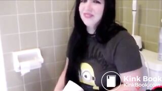 Girl poop on Toilett