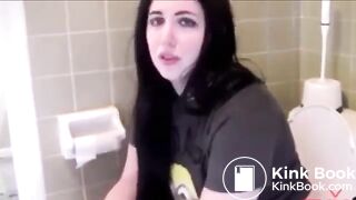 Girl poop on Toilett