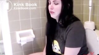 Girl poop on Toilett