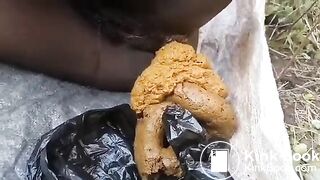 Grunting Ebony takes a huge shit