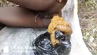 Grunting Ebony takes a huge shit