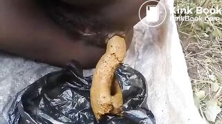 Grunting Ebony takes a huge shit