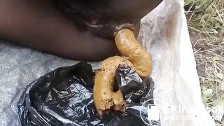 Grunting Ebony takes a huge shit
