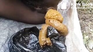 Grunting Ebony takes a huge shit