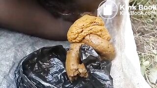 Grunting Ebony takes a huge shit