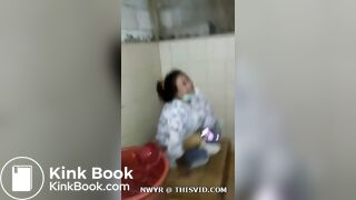 Rekam temen cewek lagi berak