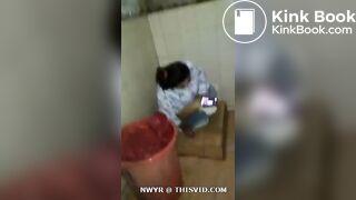 Rekam temen cewek lagi berak