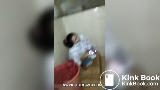 Rekam temen cewek lagi berak