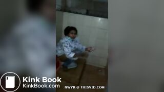 Rekam temen cewek lagi berak