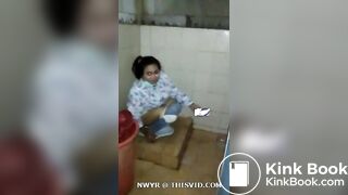 Rekam temen cewek lagi berak