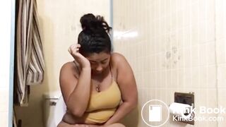 ebony girl toilet poop