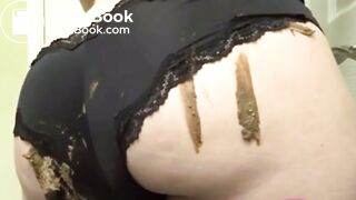 Beautiful girl can’t hold her runny scat