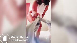 Big ass Latina shits in the bath tub