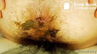 Femme poilue fait caca