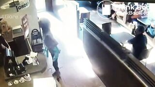 Irate Woman Shits on Restaurant Floor, Throws Feces at Worker.mp4