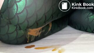 pooping in leather leggings