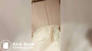 Babygirl loading her nappy