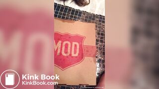 Pooping on a pizza box