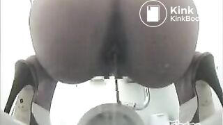 Japanese girl has diarrhea in the toilet - video 2