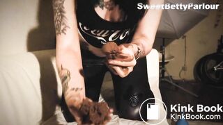 Scat Performer Snake Turd In Panty