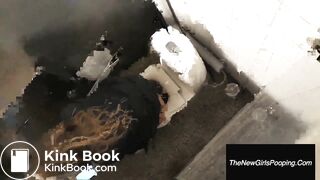Girl pooping - video 114