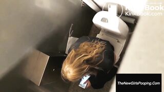 Girl pooping - video 114