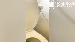 Thick Mamas Takes a Nice Green Shit