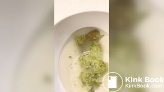 Thick Mamas Takes a Nice Green Shit