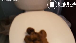 she pooped on the toilet lid