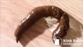 Brunette shits a nice turd.