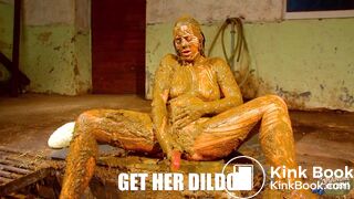 Betty Loves Manure Auction Trailer - Cowshit soaked clothes