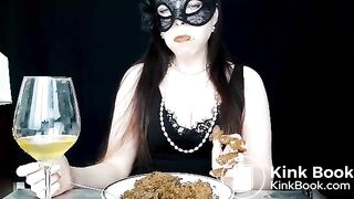 Wow, what a big meal! She is really hungry!!