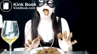 Wow, what a big meal! She is really hungry!!