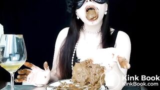 Wow, what a big meal! She is really hungry!!