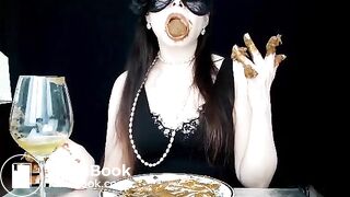 Wow, what a big meal! She is really hungry!!