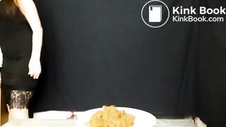 Wow, what a big meal! She is really hungry!!