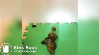 woman pooping on the floor - video 155